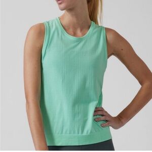 XS Athleta In Motion Sleeveless Breathable Top in Wintergreen